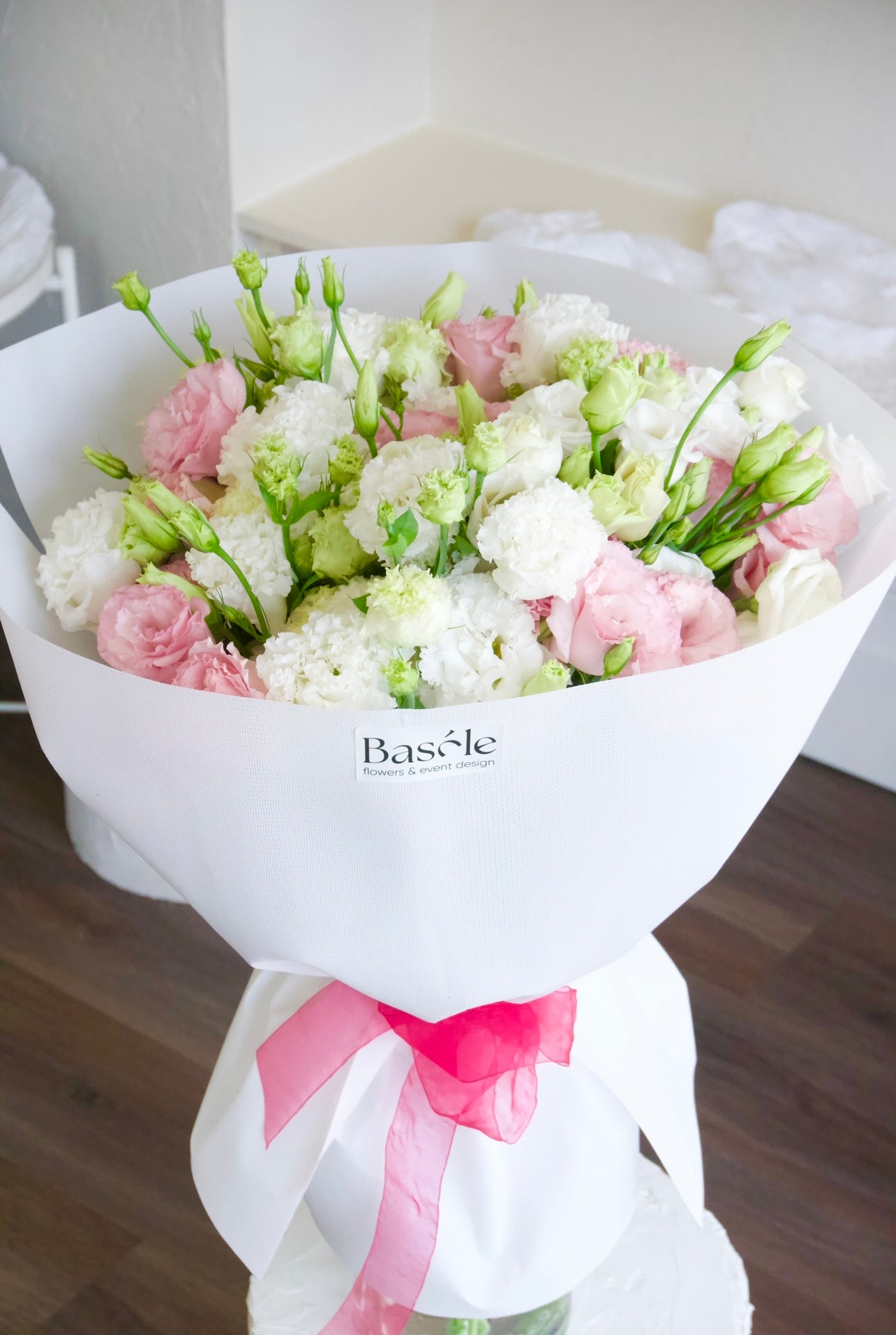 Mono Bouquet Of Lisianthus